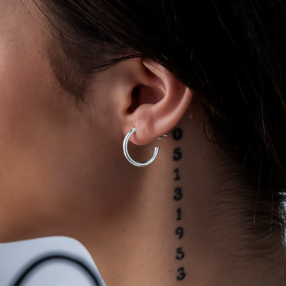 Plain Hoop Earrings in White Gold - The GLD Shop 1 Plain Hoop Earrings in White Gold - The GLD Shop