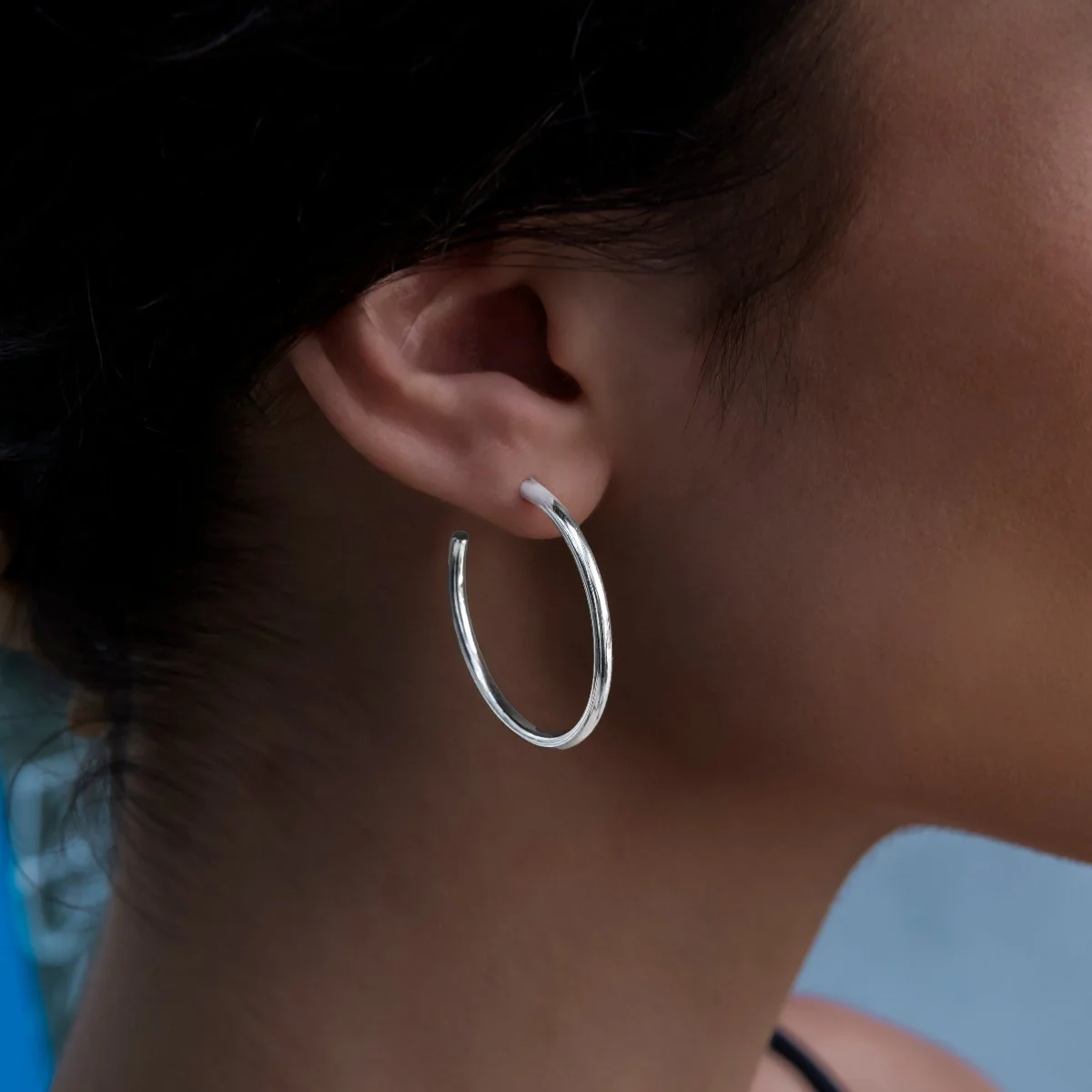 Plain Hoop Earrings in White Gold - The GLD Shop 13 Plain Hoop Earrings in White Gold - The GLD Shop
