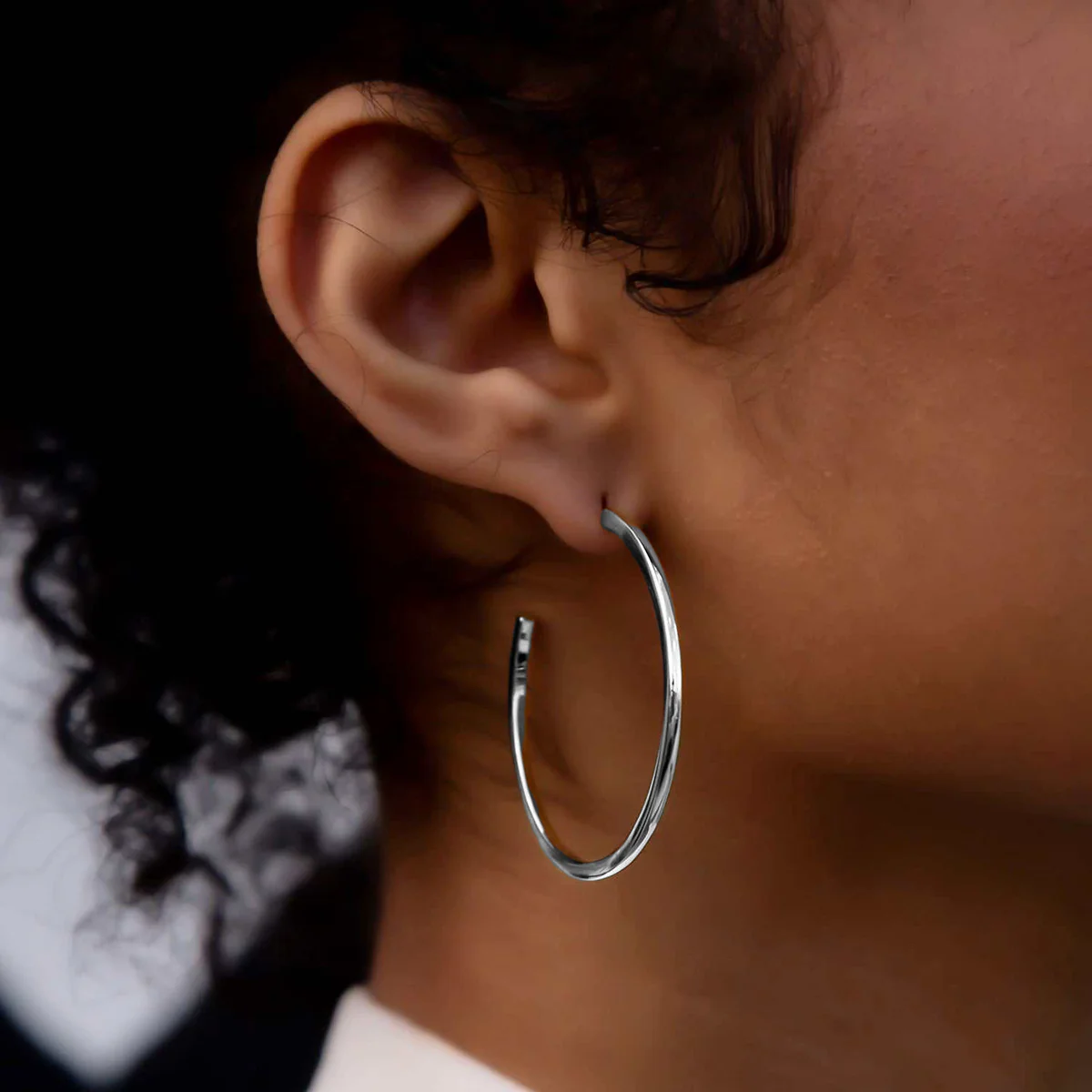 Plain Hoop Earrings in White Gold - The GLD Shop 18 Plain Hoop Earrings in White Gold - The GLD Shop