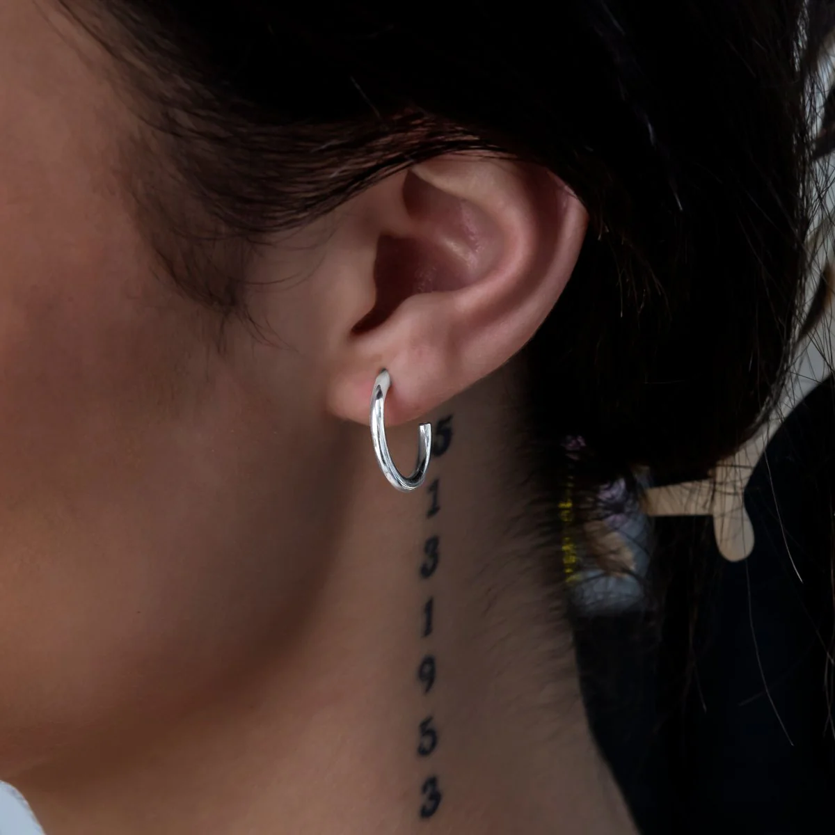 Plain Hoop Earrings in White Gold - The GLD Shop 19 Plain Hoop Earrings in White Gold - The GLD Shop